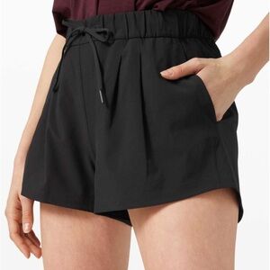 Lululemon Stroll at Sundown Short 3" Black size 8